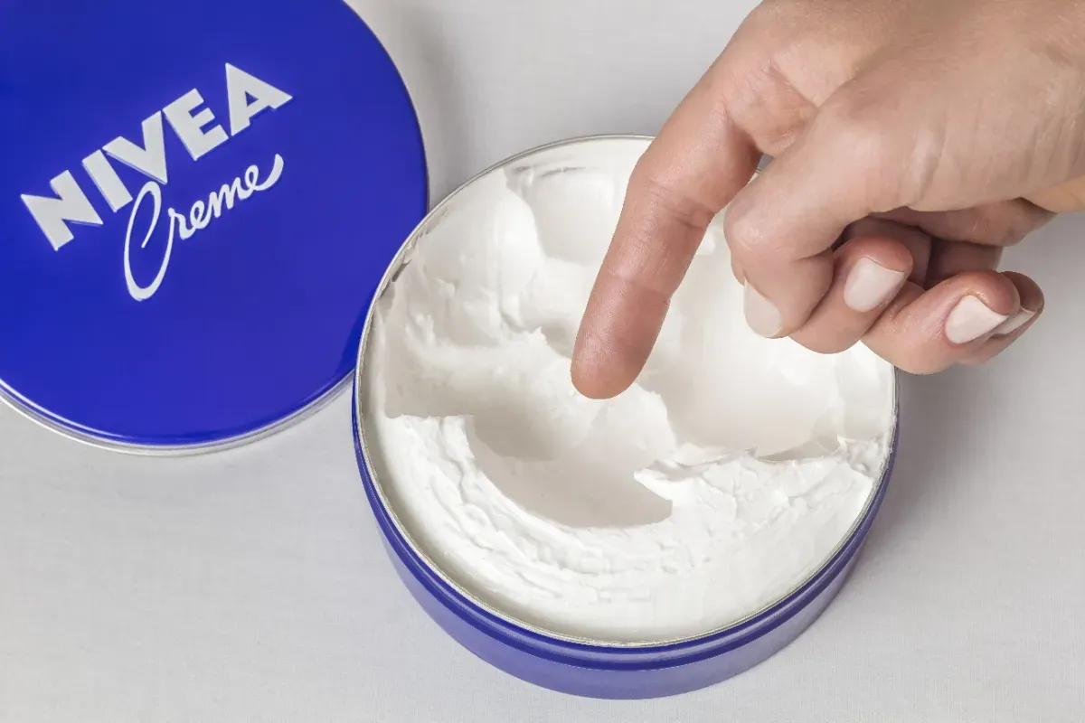 Die beliebte blaue Nivea-Creme – zeitlos und immer dabei